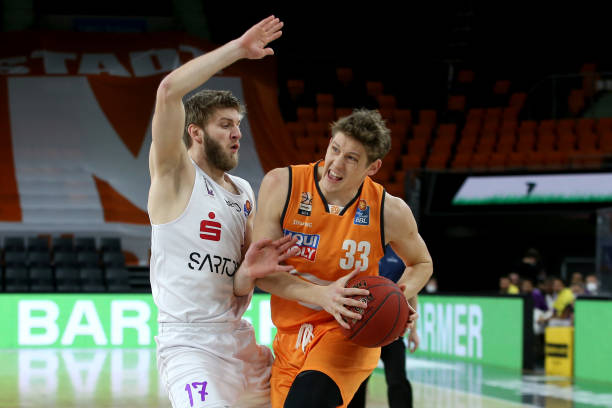 他的一脚助 他的一脚助