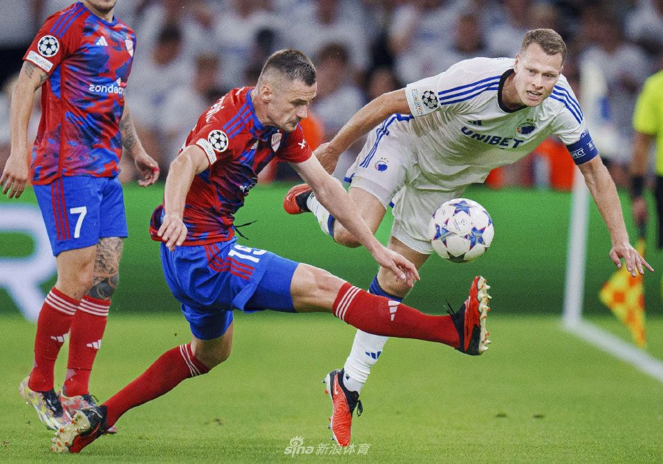 更衣室会议 更衣室会议